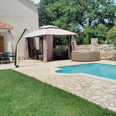 Krka Waterfalls Vikendica Lozovac