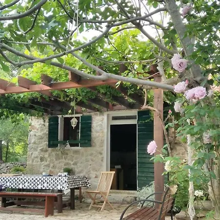 Krka Waterfalls Casa de Férias Lozovac