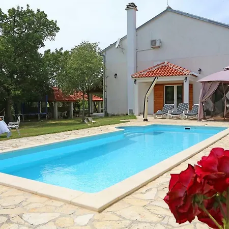 Krka Waterfalls Vikendica Lozovac